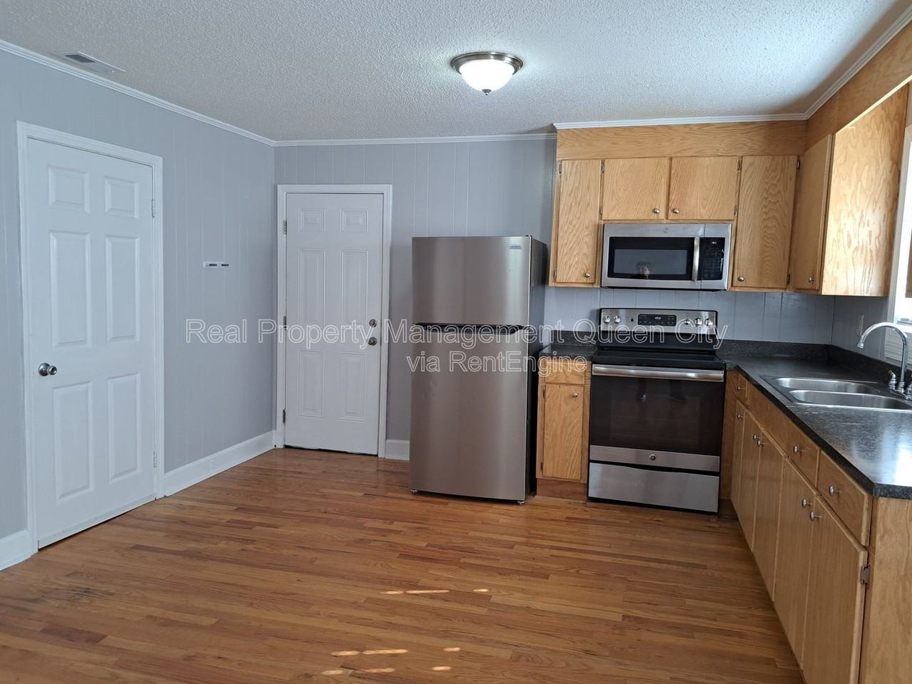 112 Miller St - Photo 3 of 17