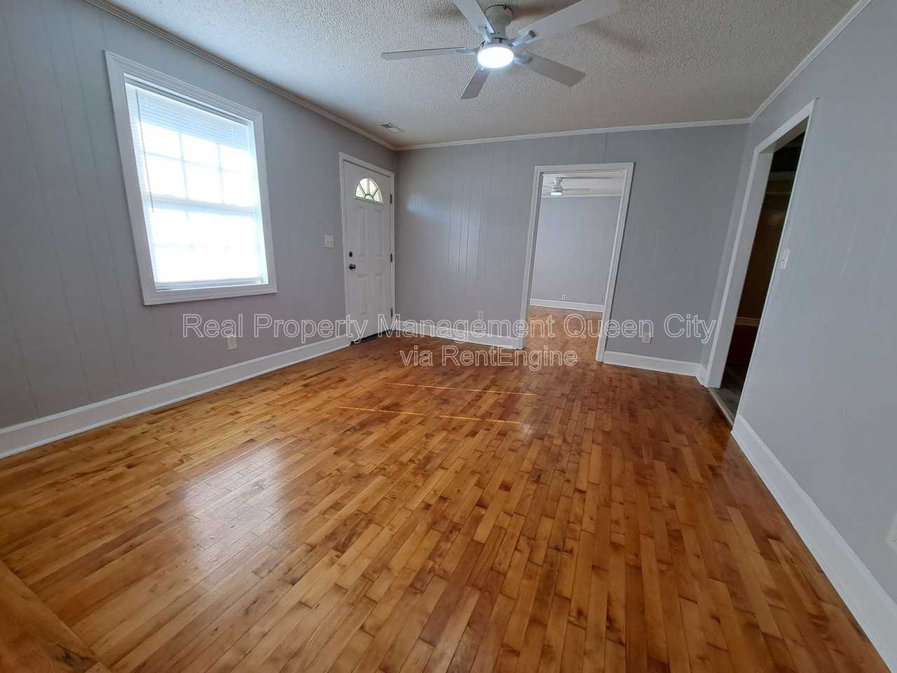 112 Miller St - Photo 5 of 17