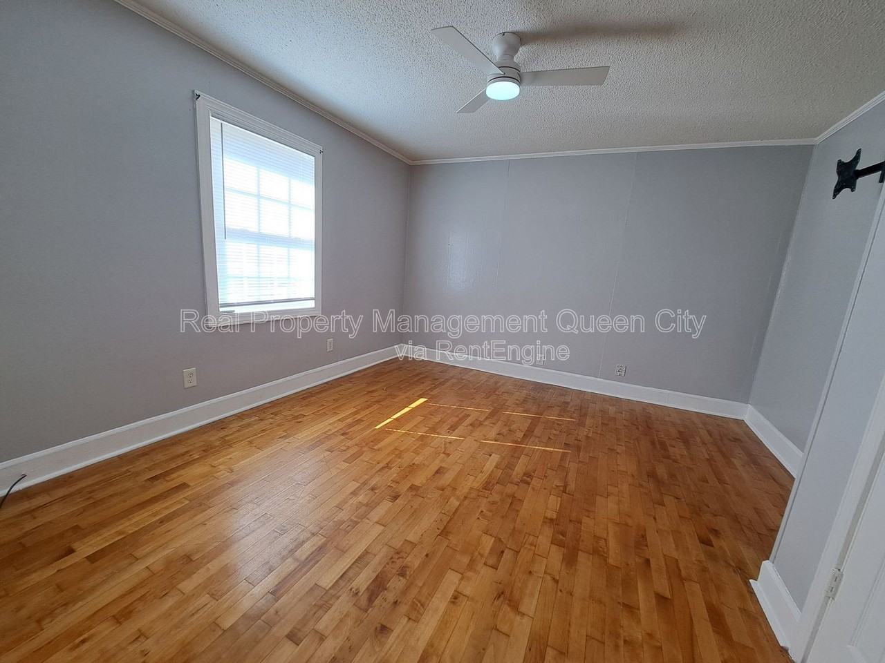 112 Miller St - Photo 7 of 17