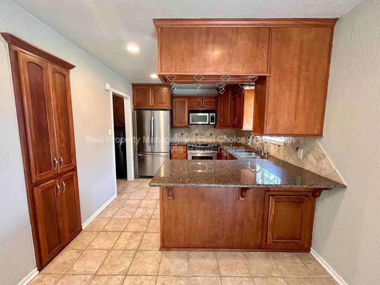 3104 S 99th St - Photo 4 of 35