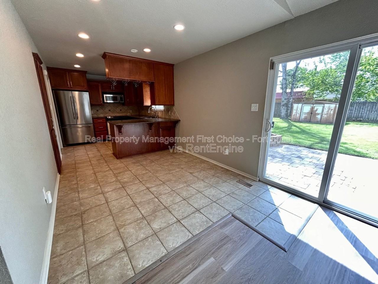 3104 S 99th St - Photo 5 of 35