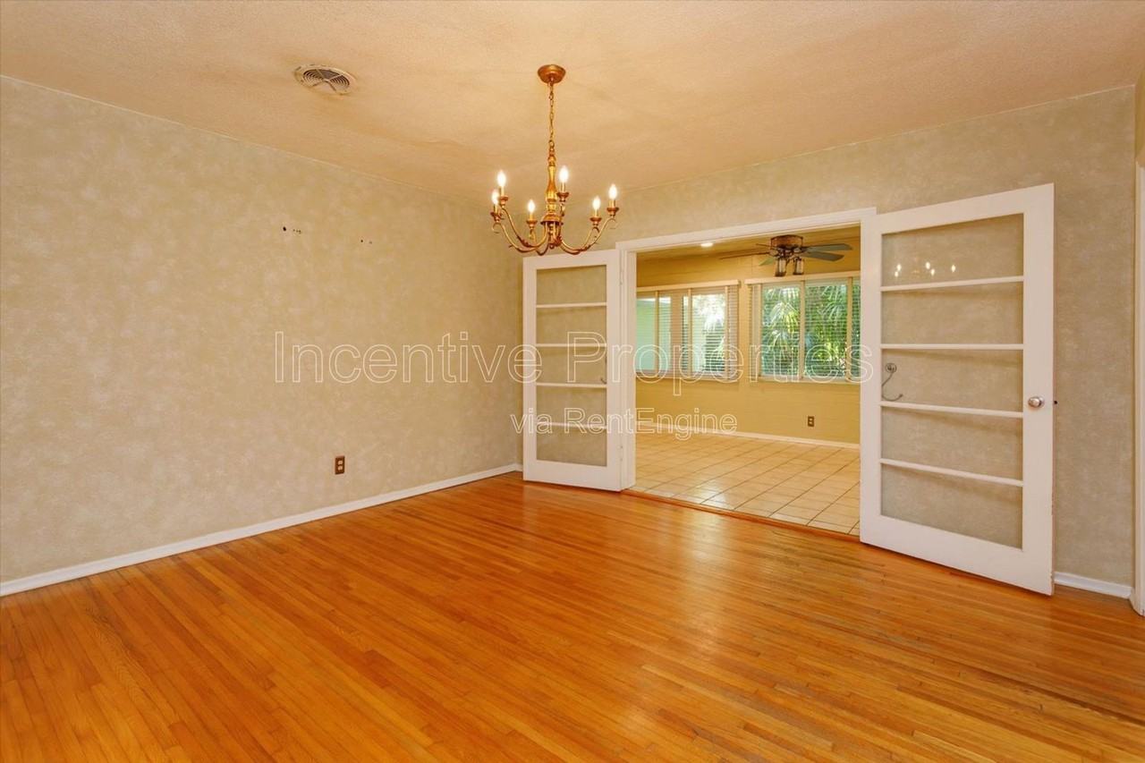 816 Putnam Ave - Photo 6 of 20