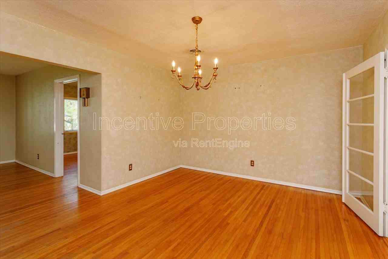 816 Putnam Ave - Photo 7 of 20