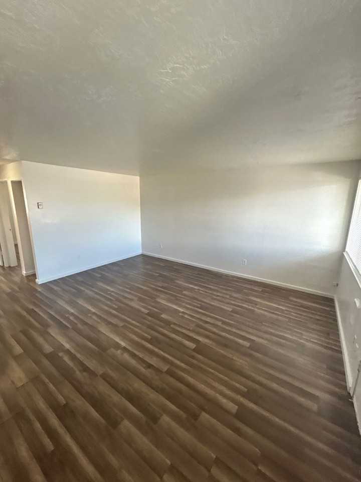 576 Hill St Se #B - Photo 2 of 14