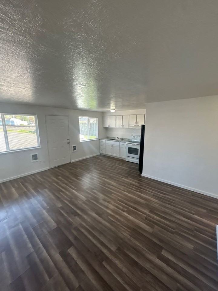 576 Hill St Se #B - Photo 4 of 14