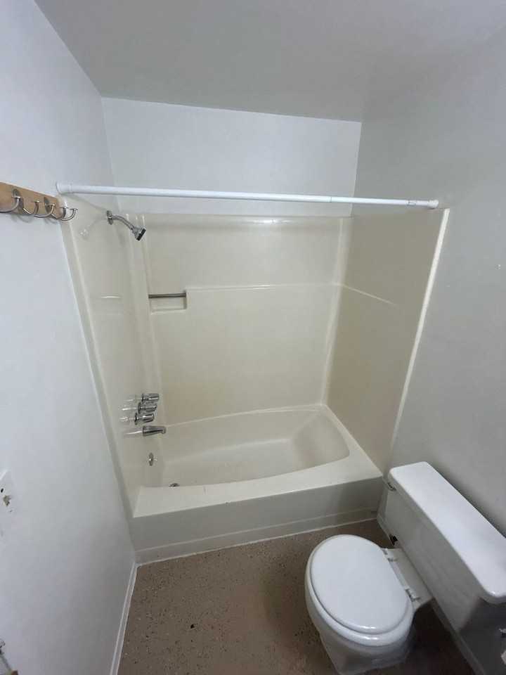 576 Hill St Se #B - Photo 7 of 14