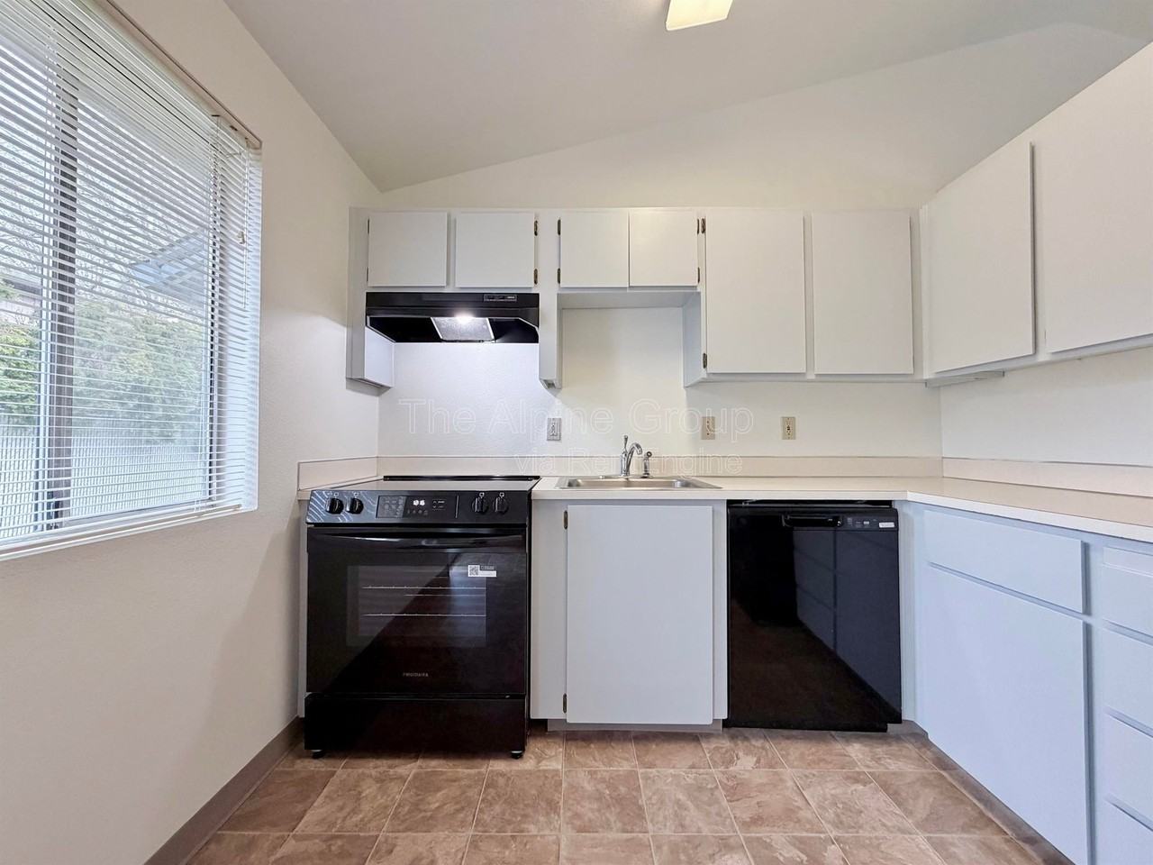 8991 Sw Herb Way - Photo 6 of 20