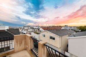 featured image of 435 1/2 Carnation Ave