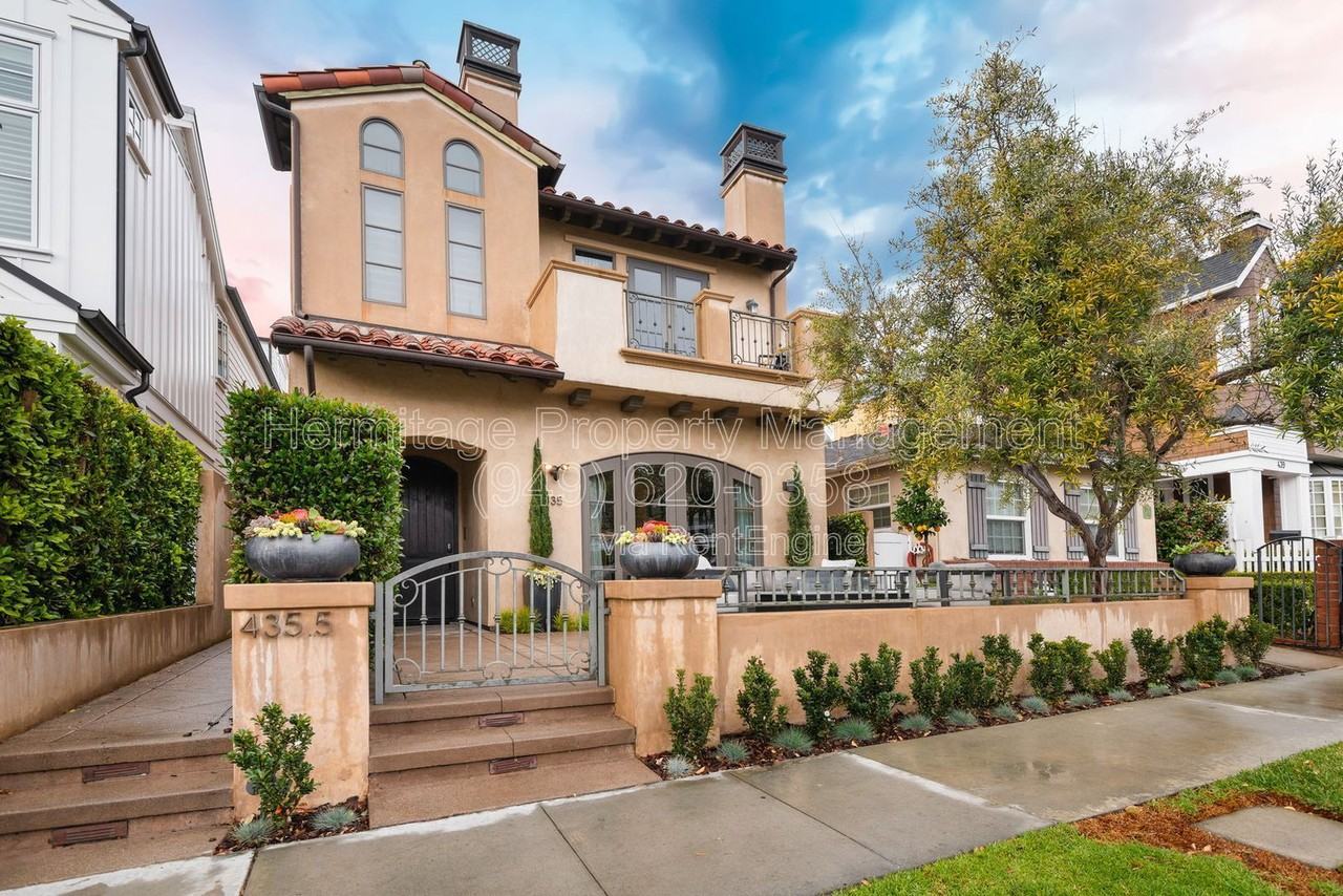 435 1/2 Carnation Ave - Photo 2 of 26