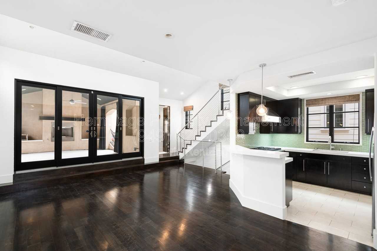 435 1/2 Carnation Ave - Photo 5 of 26