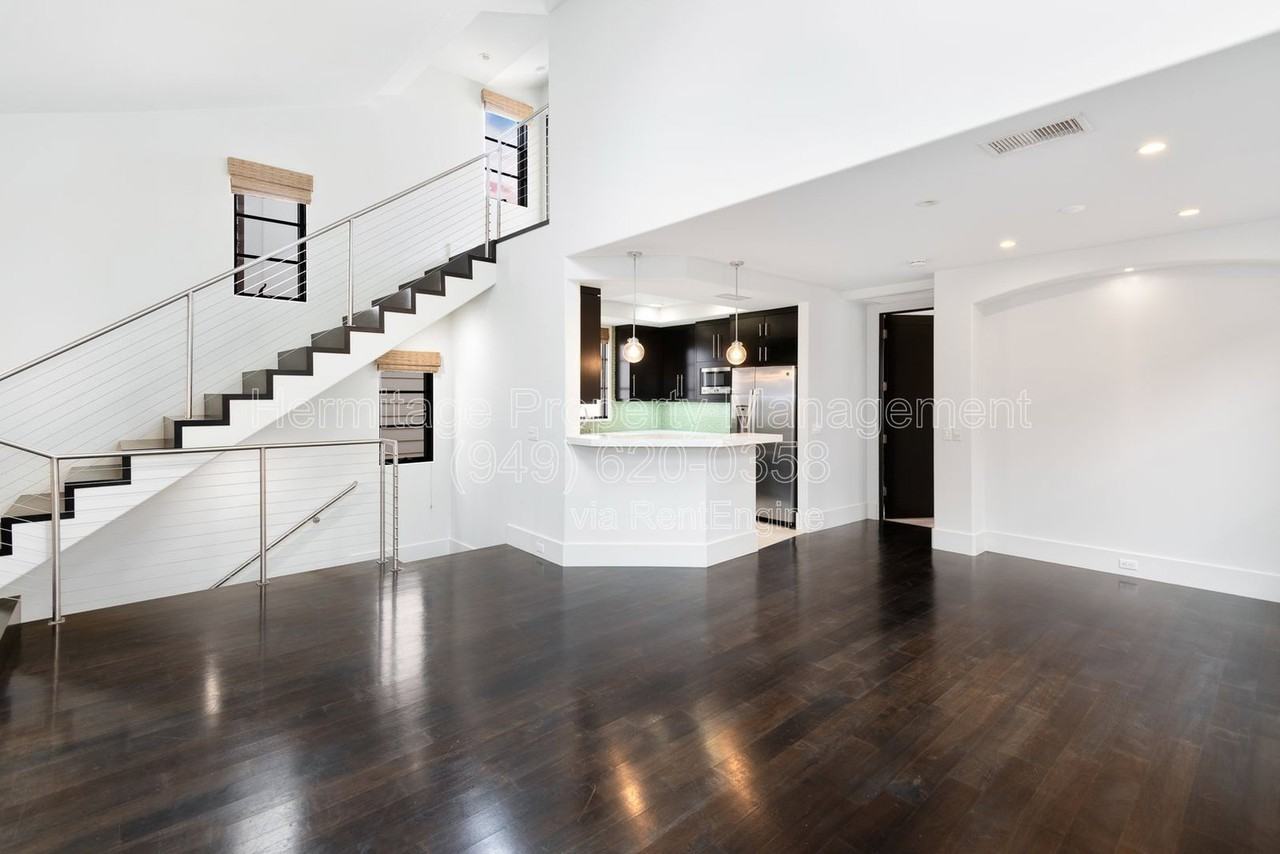 435 1/2 Carnation Ave - Photo 6 of 26