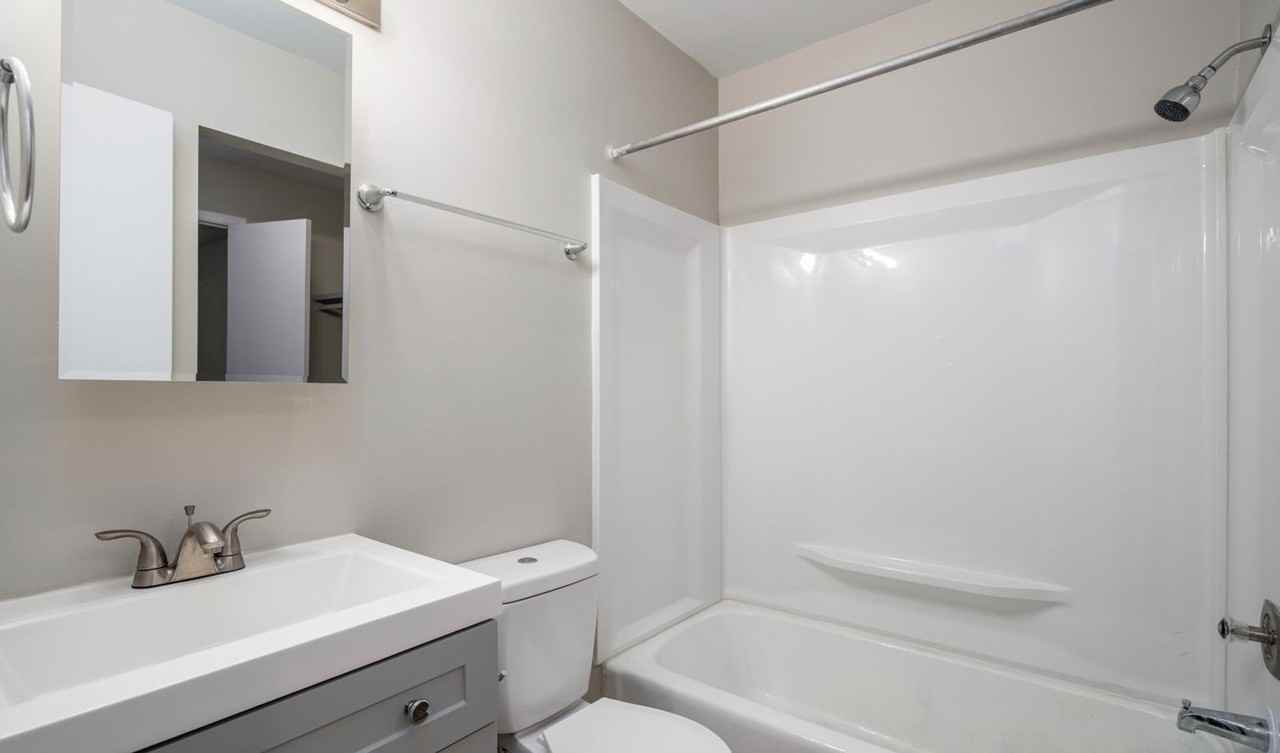 1525 Bacon Ave #16 - Photo 4 of 10