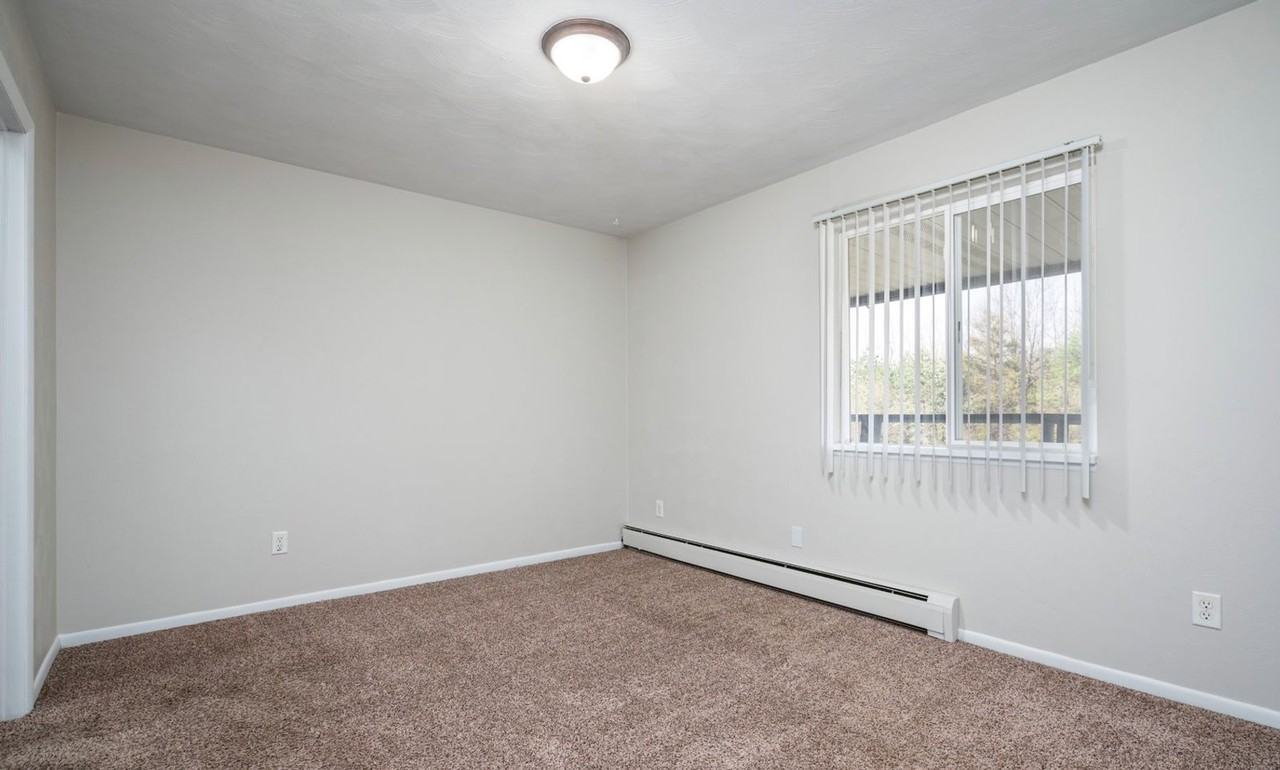 1525 Bacon Ave #16 - Photo 7 of 10