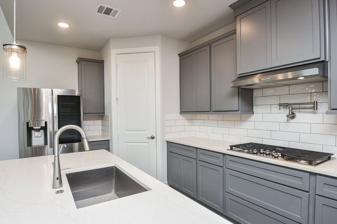 9242 Dearborn Knoll Dr - Photo 6 of 31