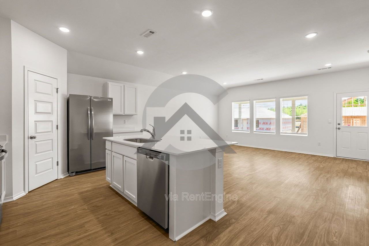 110 E Sunbelt Ct - Photo 2 of 15