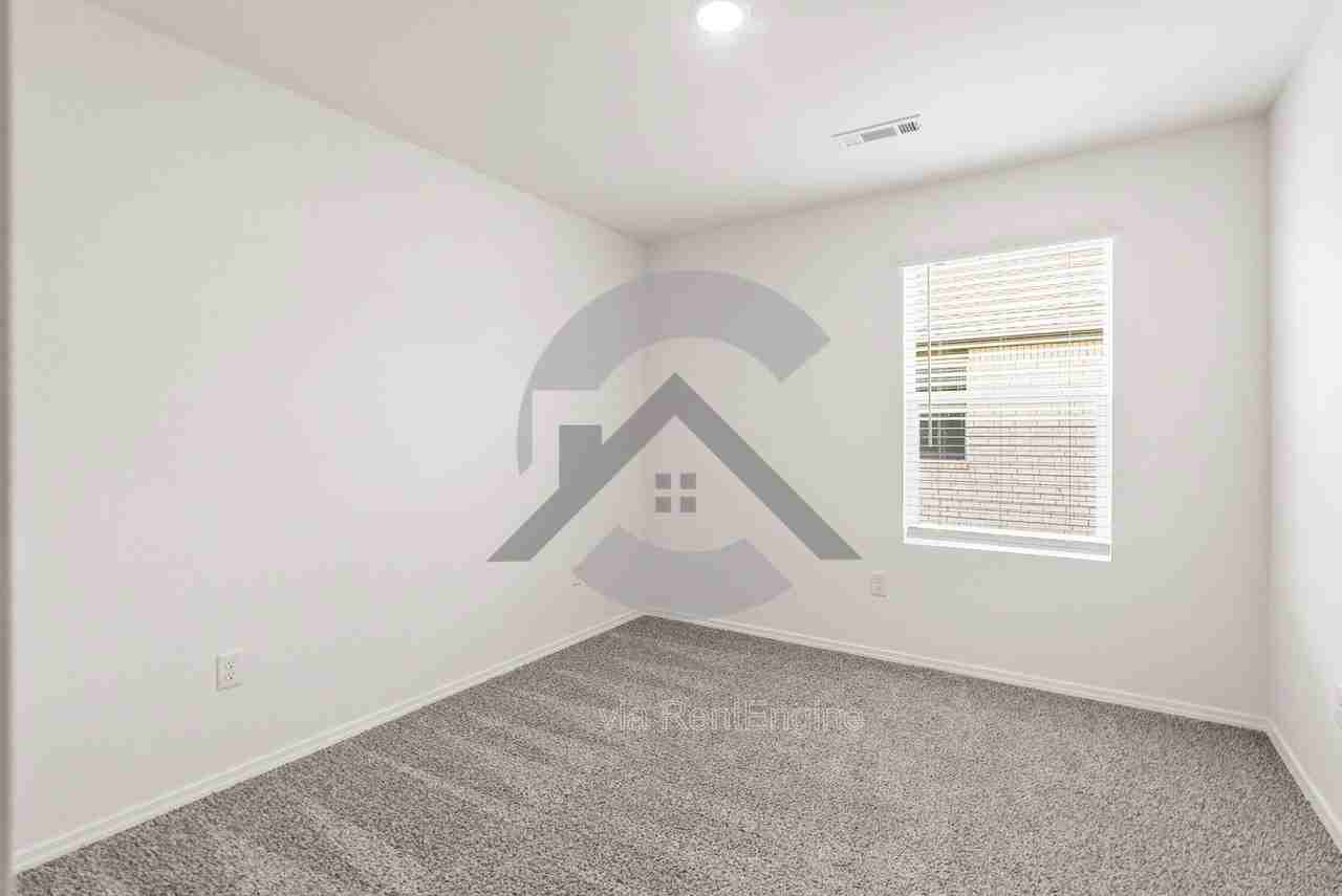 110 E Sunbelt Ct - Photo 7 of 15