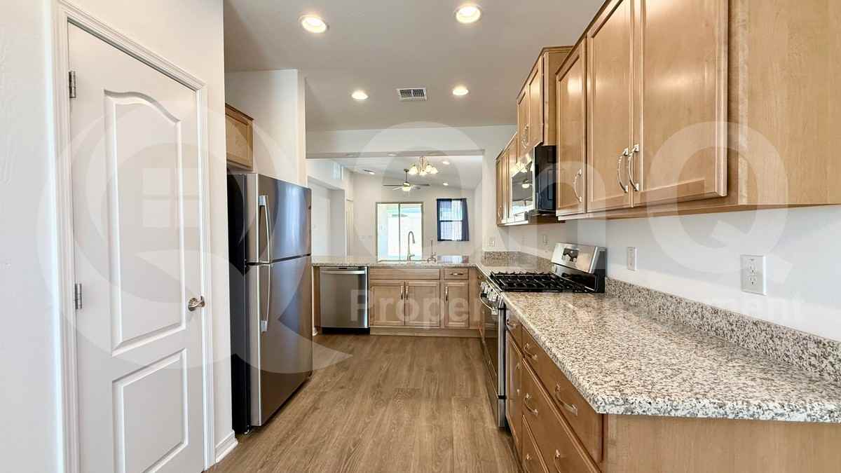 7922 W Pasadena Ave - Photo 3 of 21