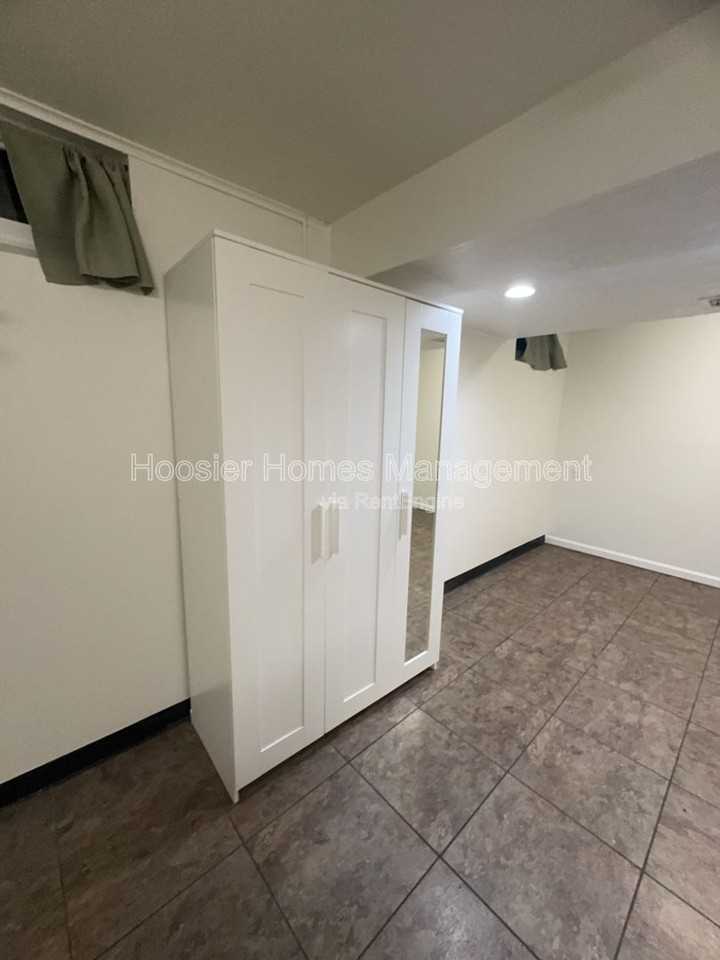 770 E 61st St #7 - Photo 3 of 13