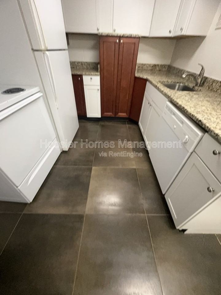 770 E 61st St #7 - Photo 4 of 13