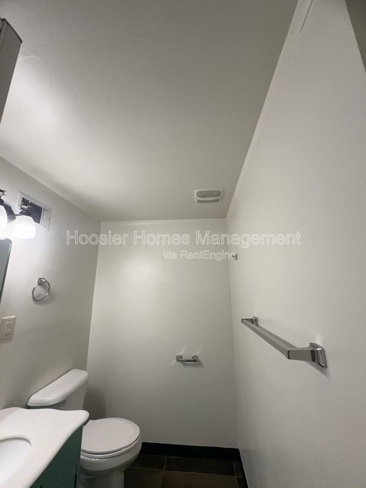 770 E 61st St #7 - Photo 7 of 19