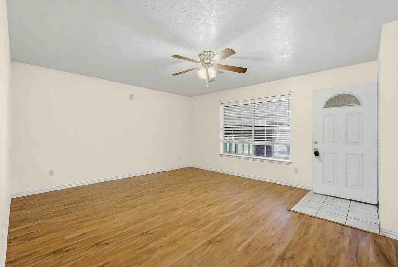 703 Overbluff St - Photo 5 of 24