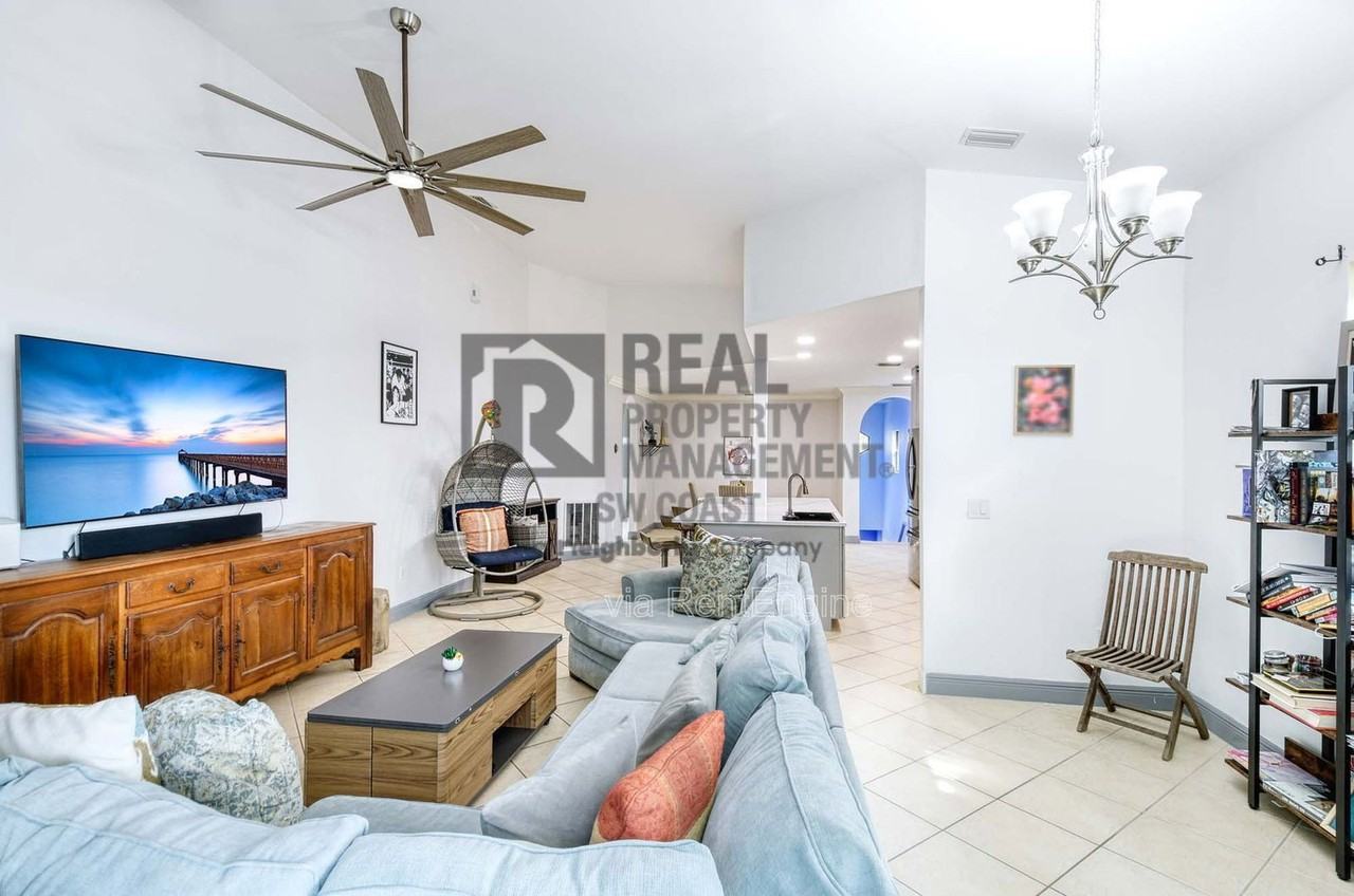 27020 Adriana Cir #201 - Photo 4 of 28