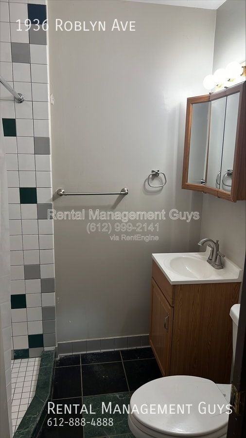 1936 Roblyn Ave - Photo 6 of 9