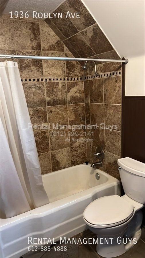 1936 Roblyn Ave - Photo 7 of 9