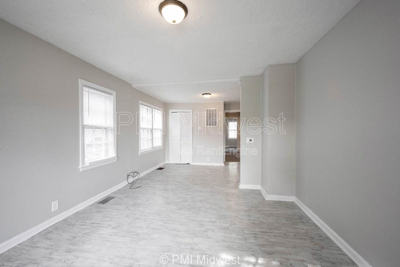 270 S Lasalle St - Photo 4 of 28