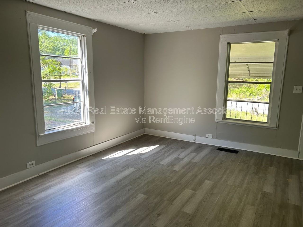 926 N 9th St - Photo 4 of 6