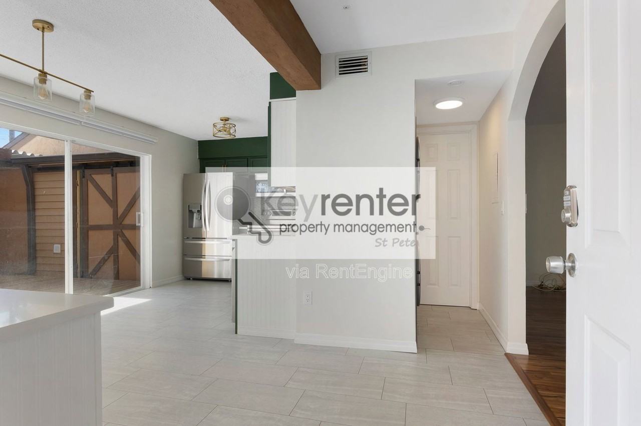 1833 Clearbrooke Dr - Photo 4 of 33