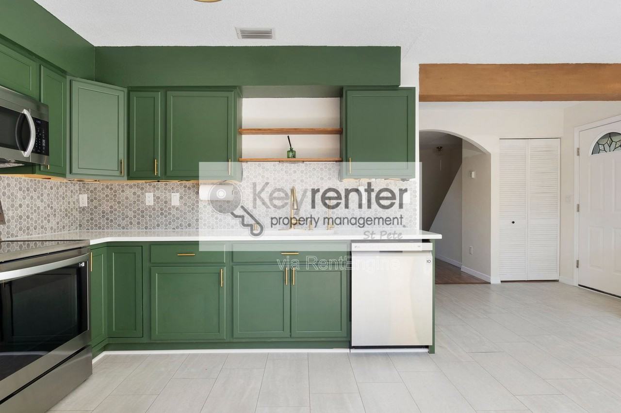 1833 Clearbrooke Dr - Photo 6 of 33