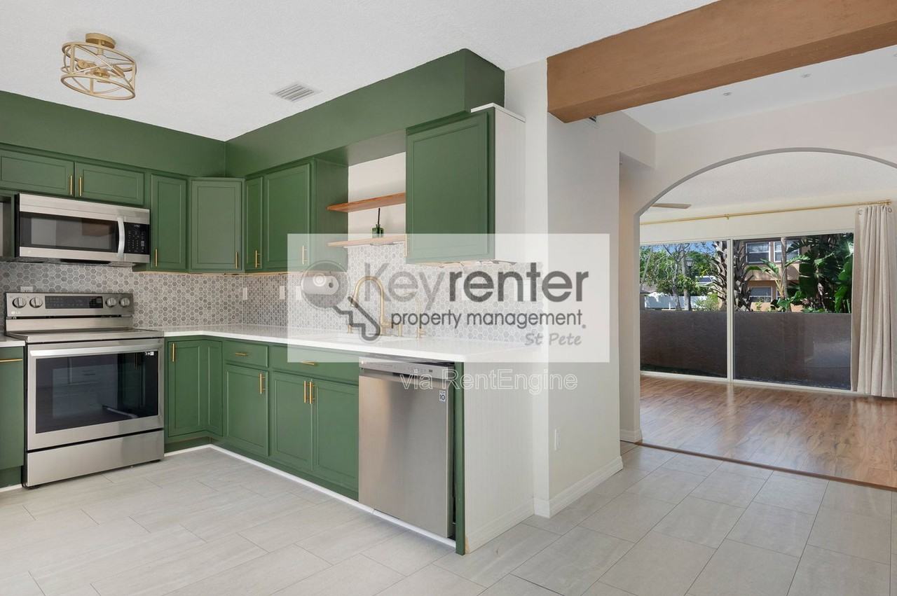 1833 Clearbrooke Dr - Photo 7 of 33