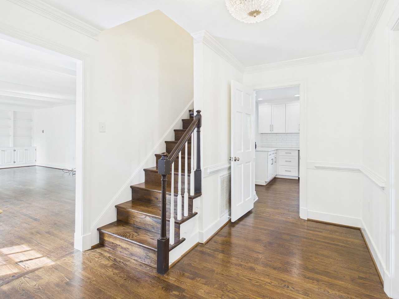 1602 Harborough Rd - Photo 4 of 38