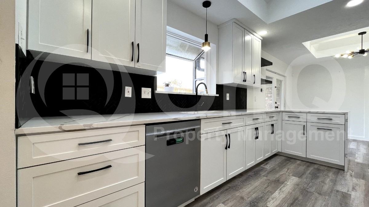 13102 Halwin Cir - Photo 5 of 40