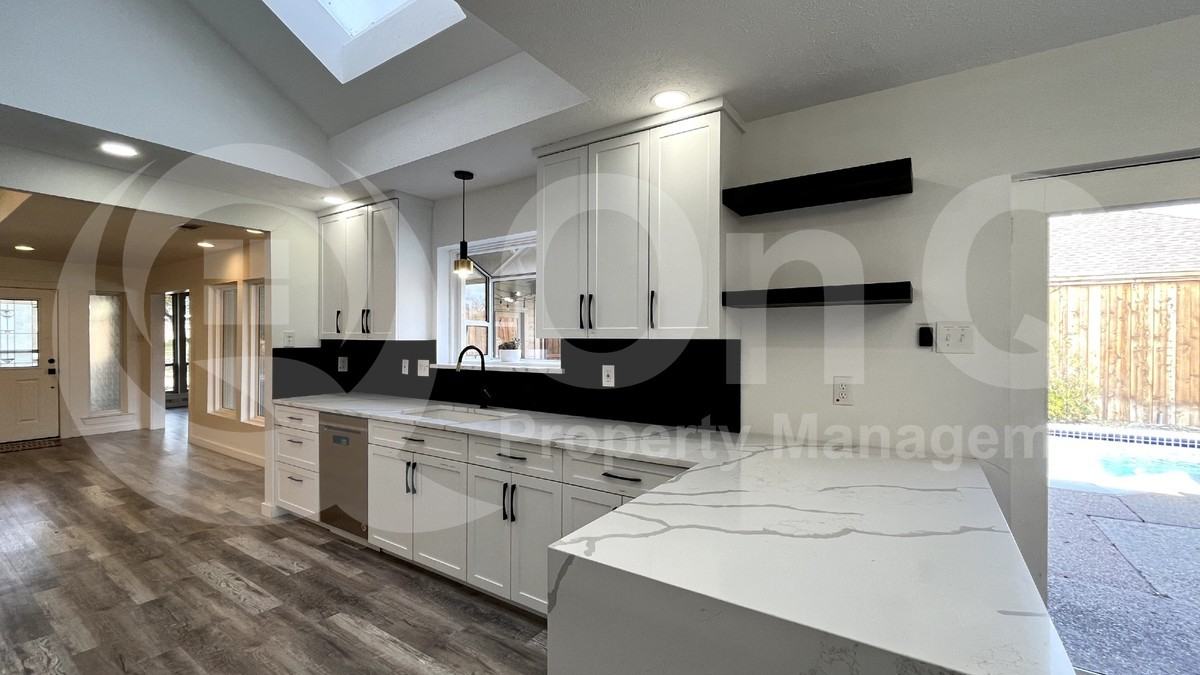 13102 Halwin Cir - Photo 7 of 40