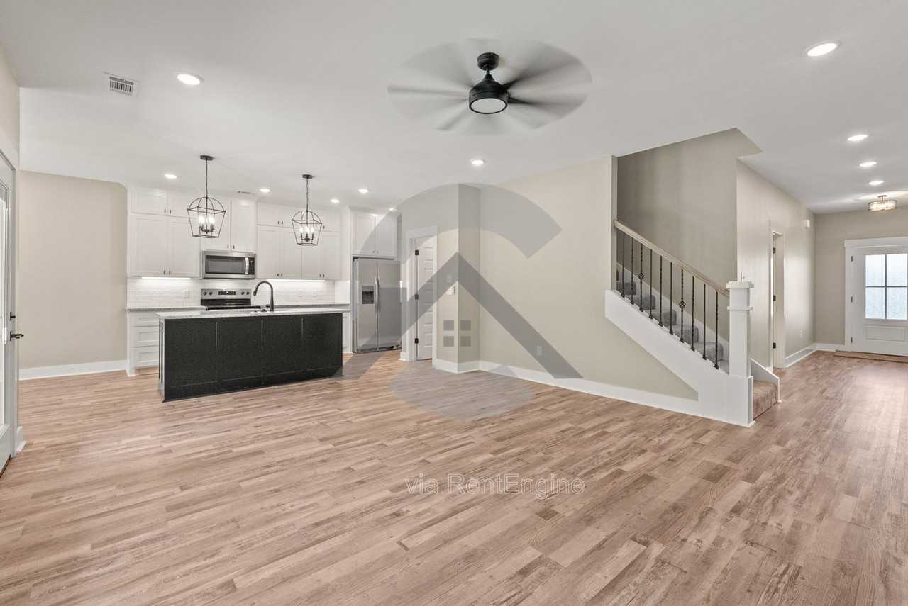 1295 Acuff Ln #1 - Photo 3 of 22