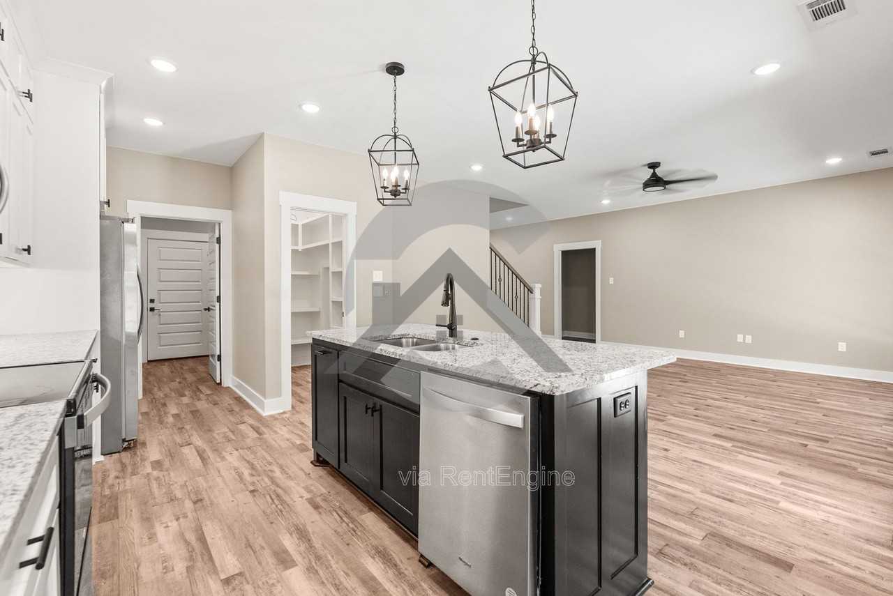 1295 Acuff Ln #1 - Photo 5 of 22