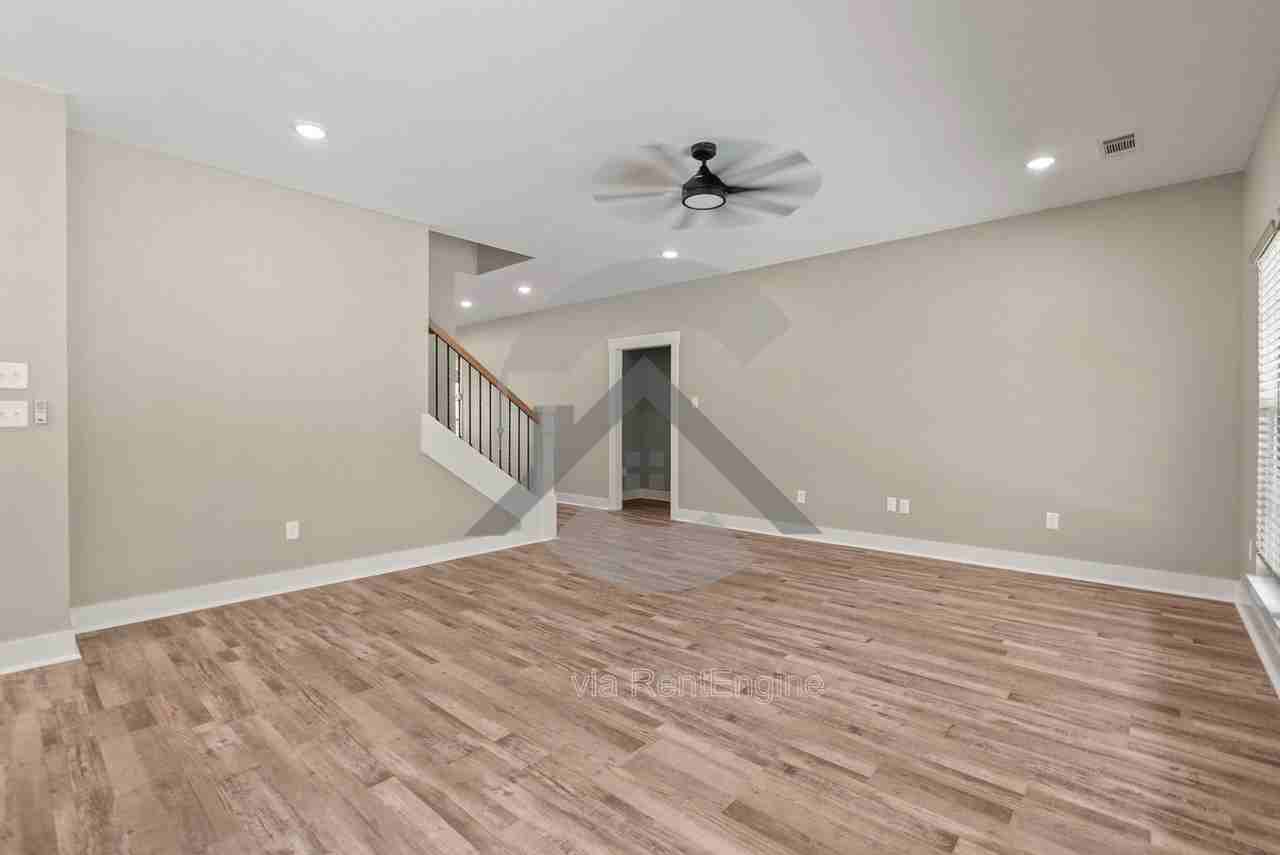 1295 Acuff Ln #1 - Photo 7 of 22