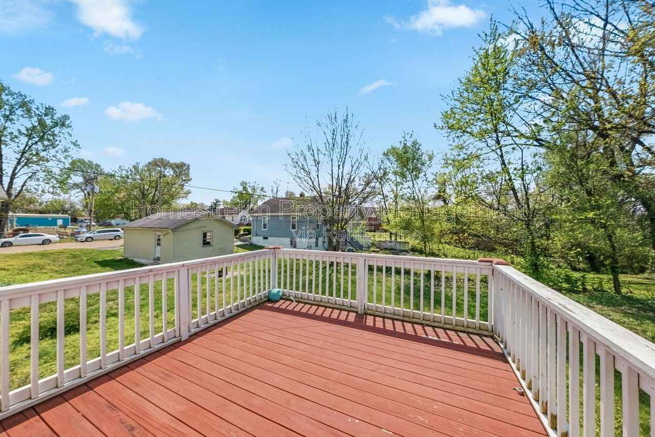 704 W Johnson St - Photo 4 of 32