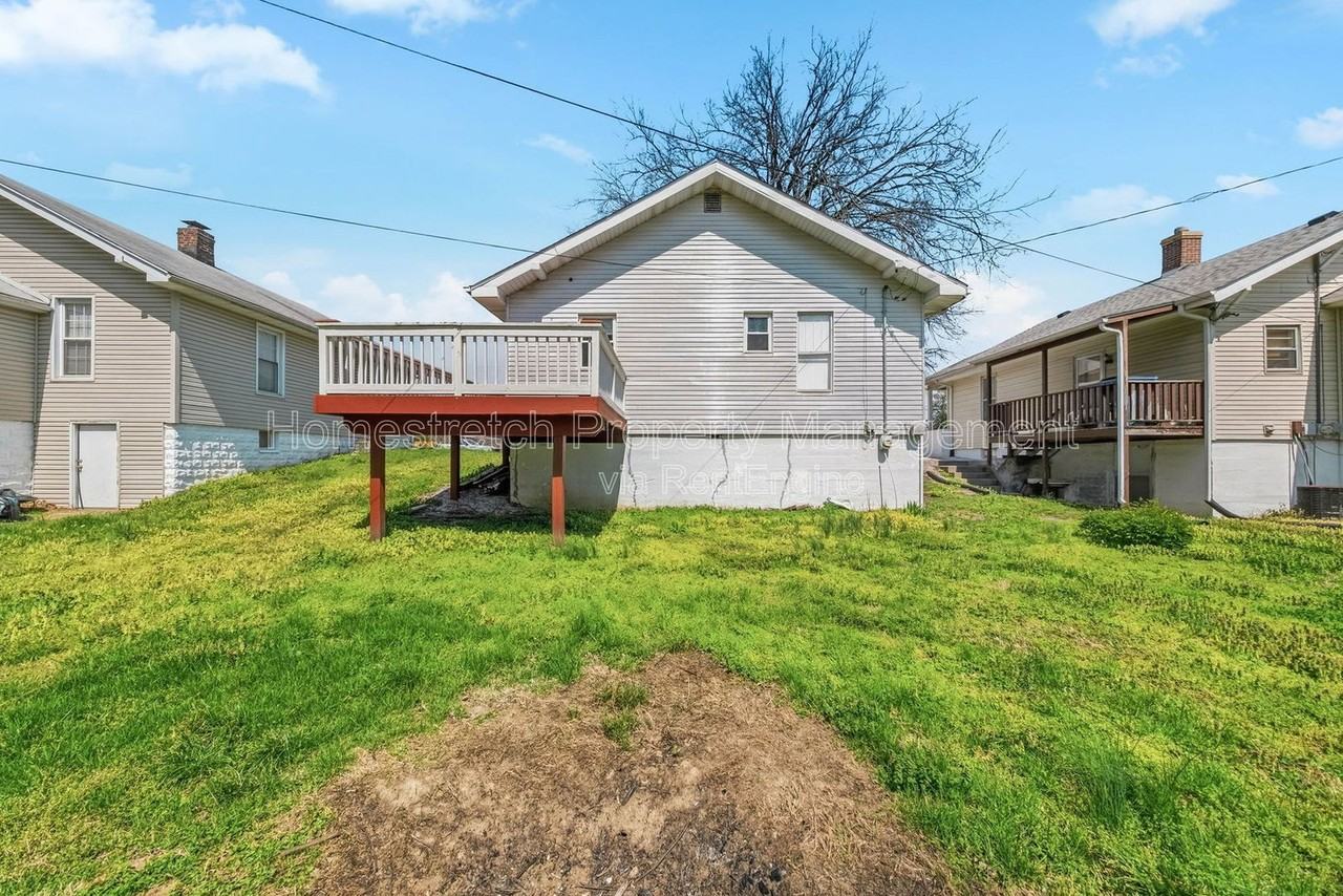 704 W Johnson St - Photo 6 of 32