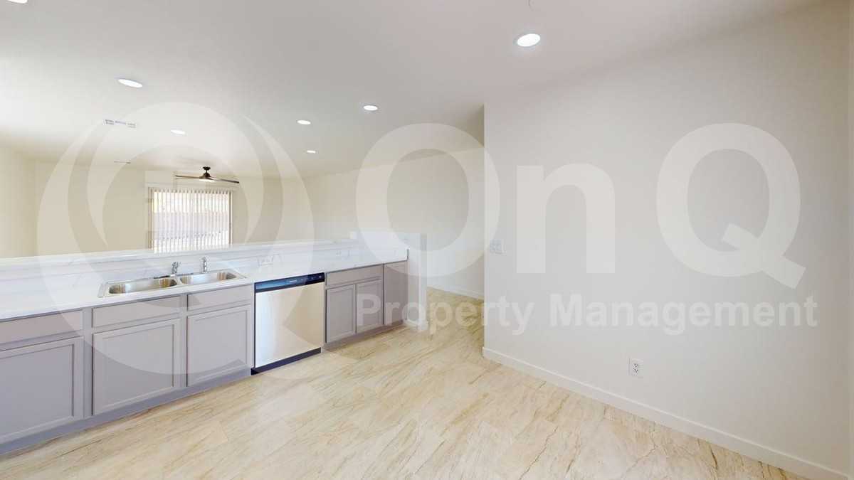 2574 W Southern Star Dr - Photo 5 of 20