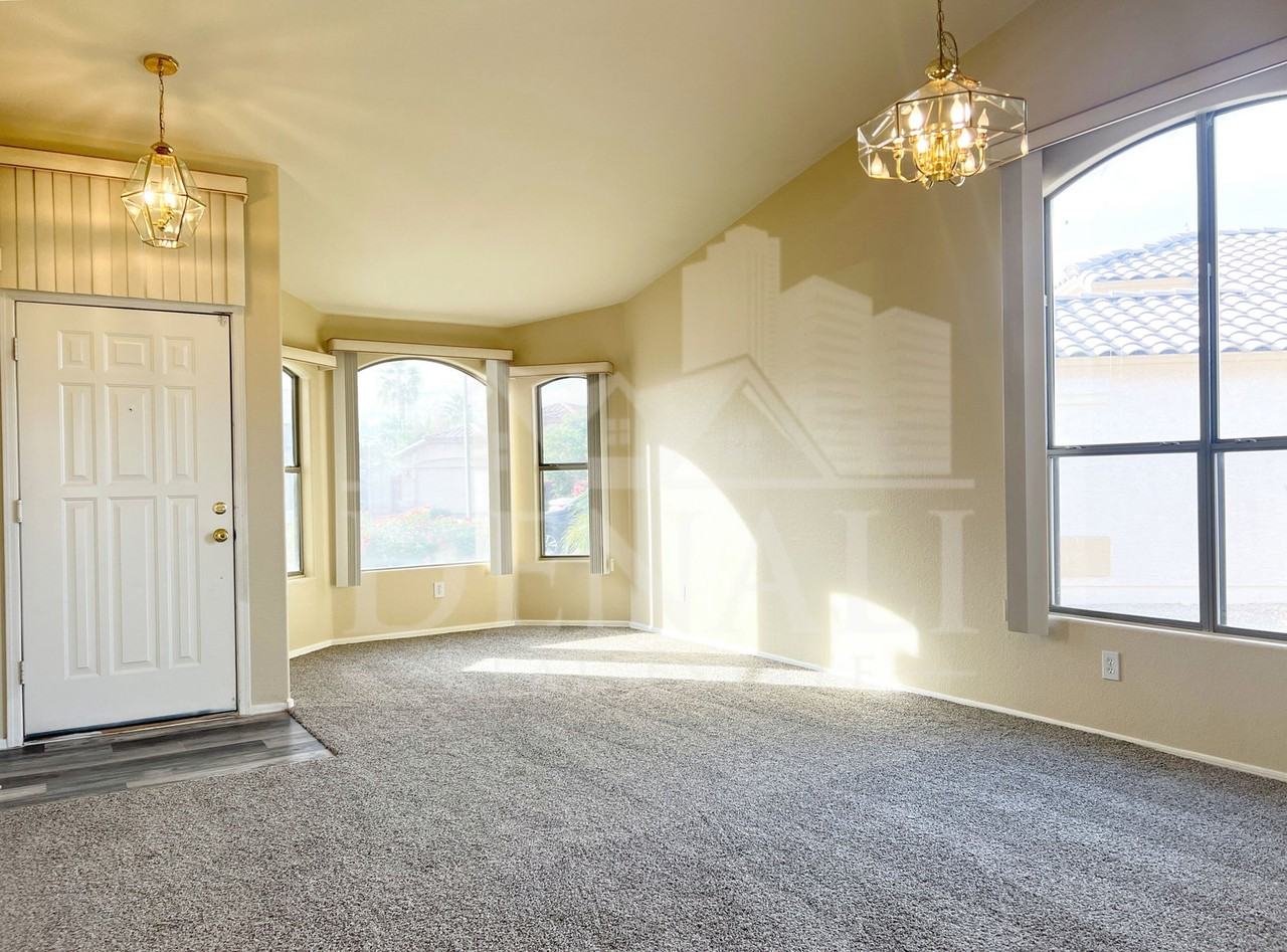 2207 S Peppertree Ct - Photo 2 of 21