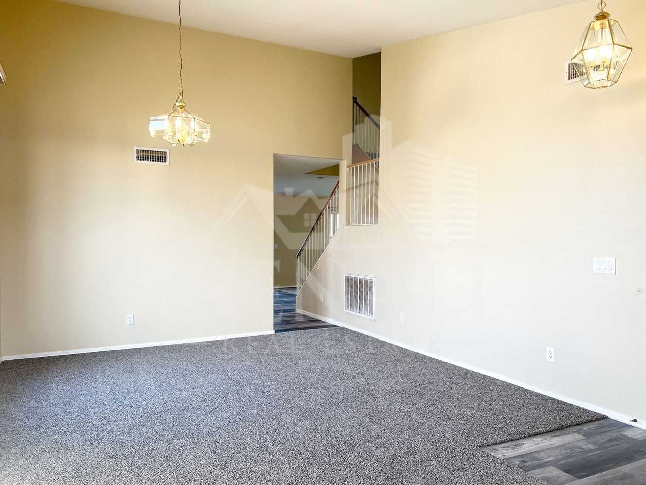 2207 S Peppertree Ct - Photo 3 of 21