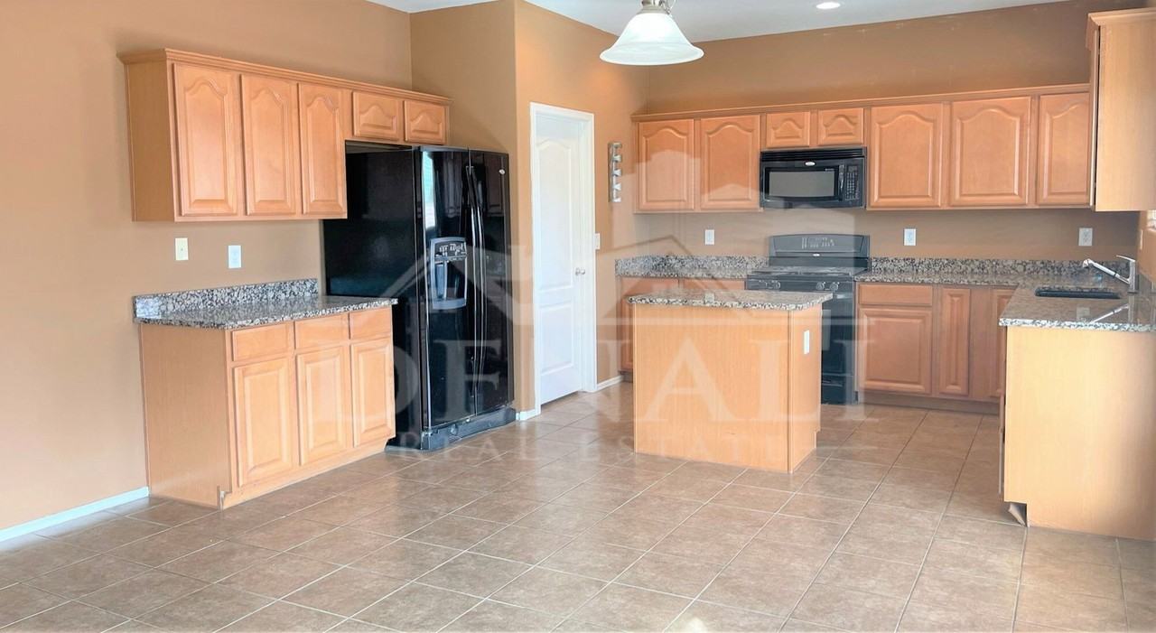 925 E Canyon Rock Rd - Photo 2 of 31