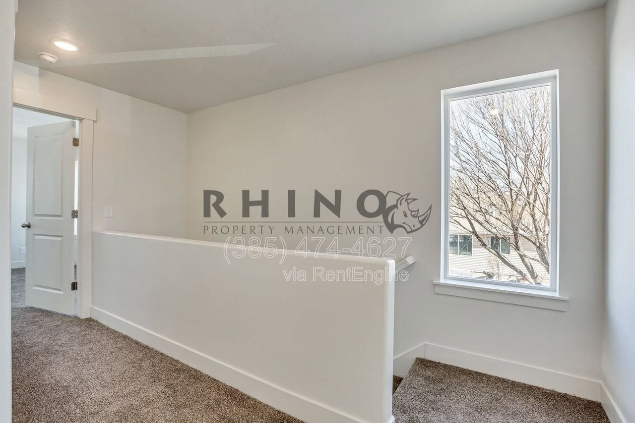 834 W Lennox St - Photo 5 of 14