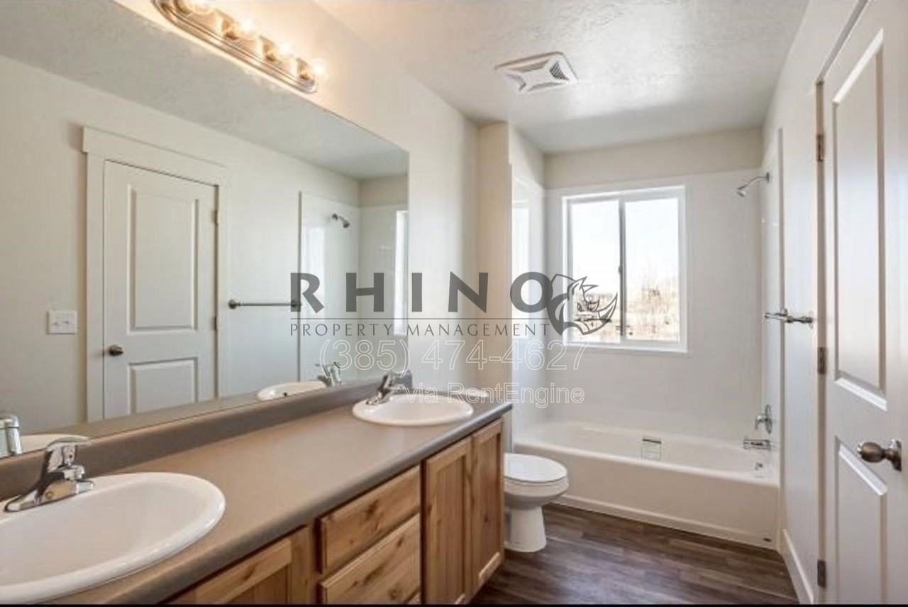 834 W Lennox St - Photo 7 of 14