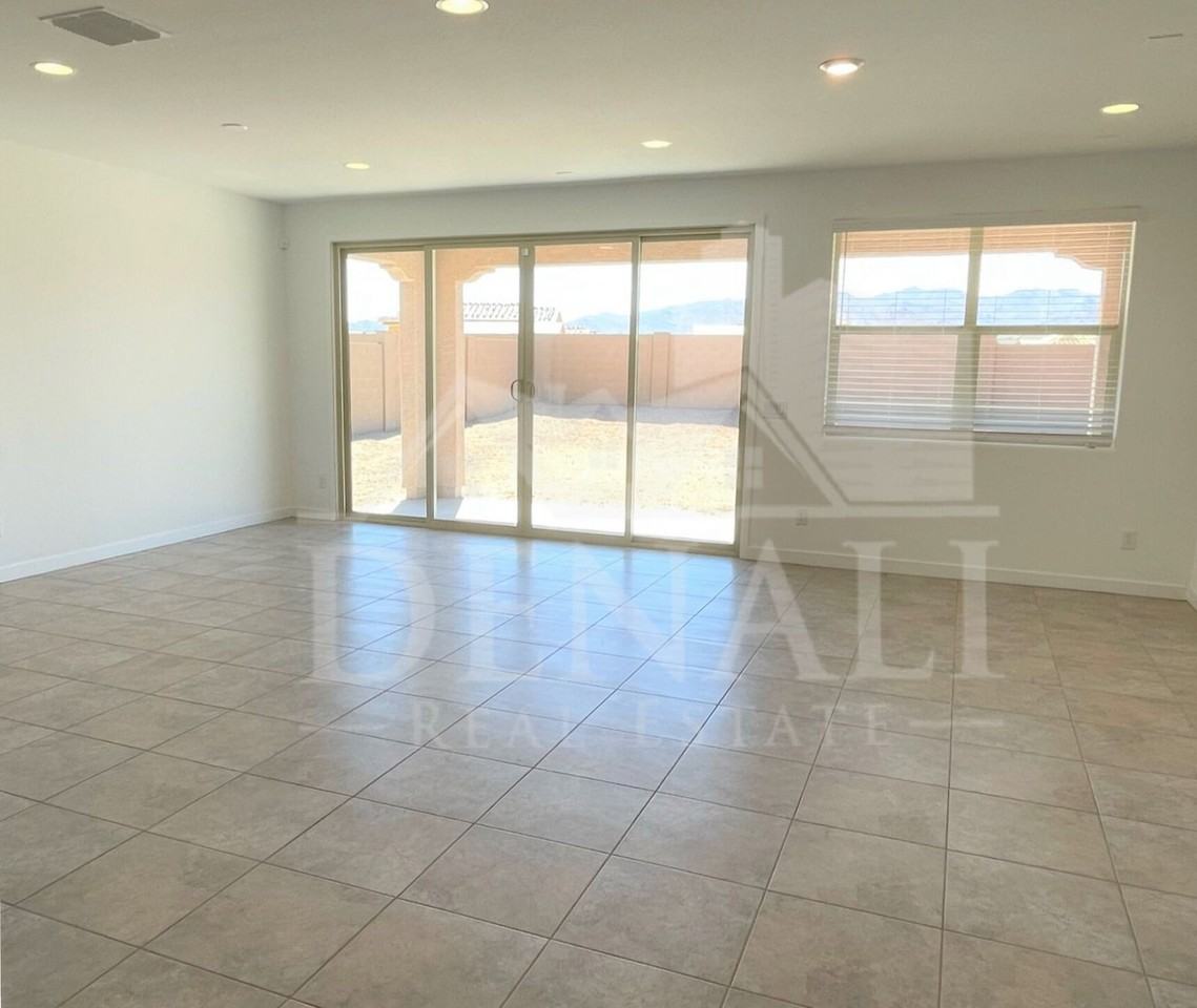 4622 N 192nd Ln - Photo 2 of 22