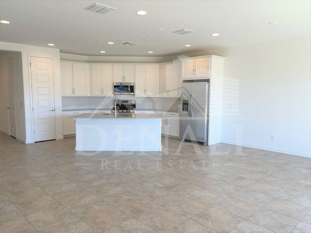 4622 N 192nd Ln - Photo 3 of 22