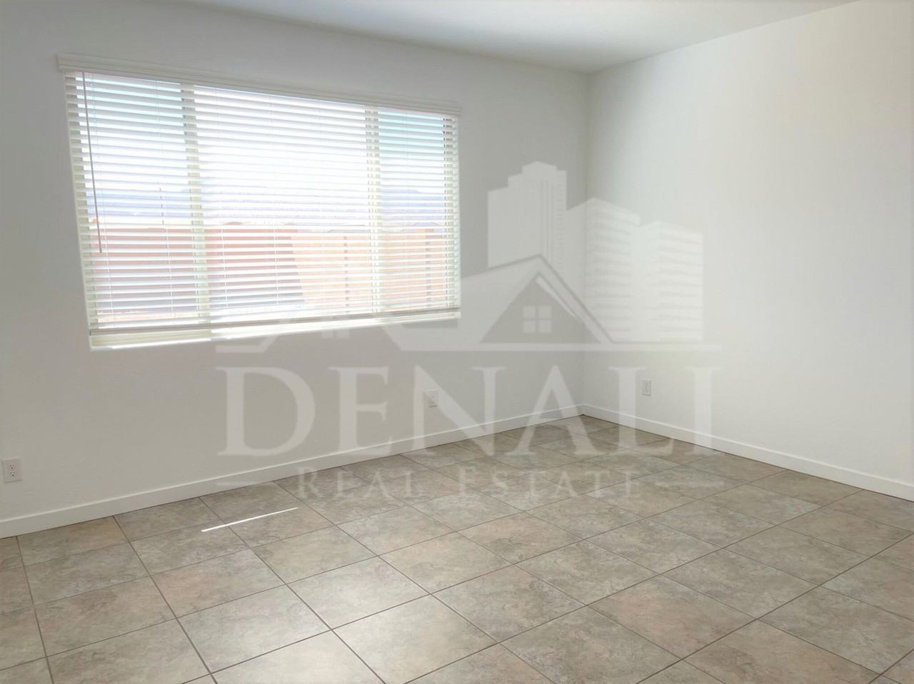 4622 N 192nd Ln - Photo 7 of 22